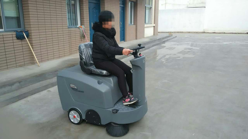 工廠(chǎng)用清掃車(chē)，掃地效果怎么樣?
